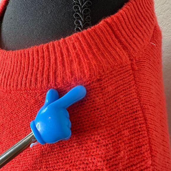 Tahari Women's Poppy Red Viscose Blend Sweater Size Large NWT - Picture 10 of 12